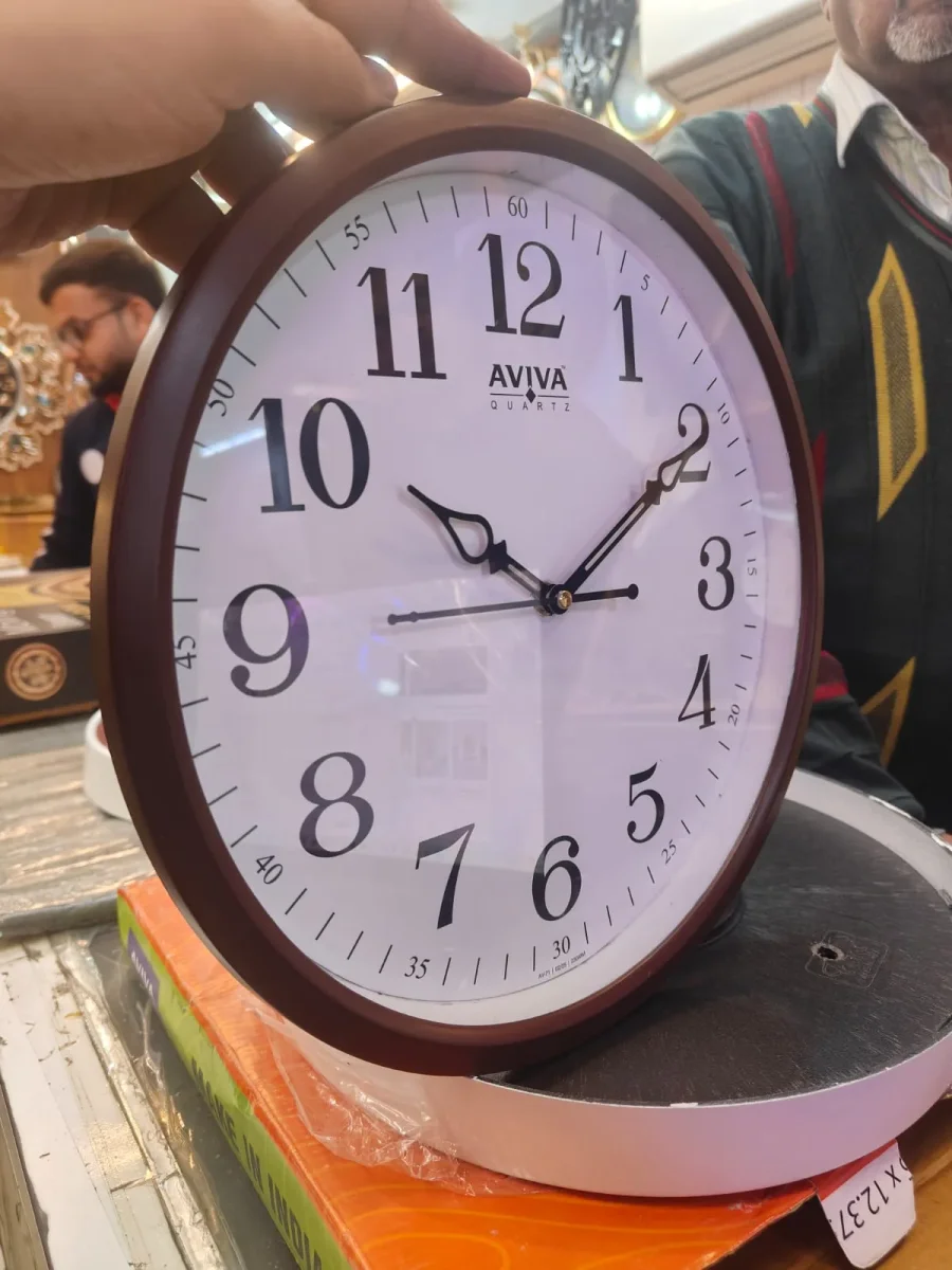 Aviva 040 Classic Round Wall Clock with Quartz Movement, Matte Brown Frame - Aviva - Wall Clock - ["Classic Style", "Home Decor", "Analog Display" - Image 7
